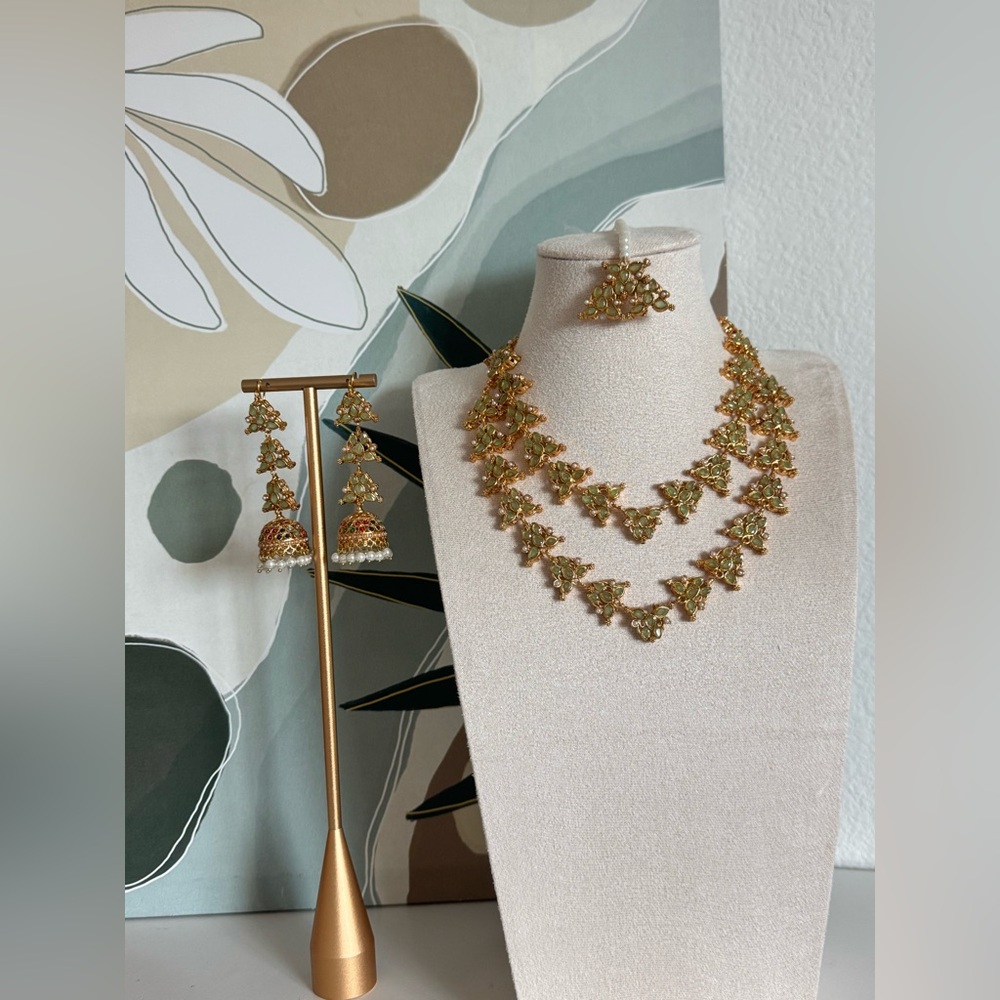 Sage Necklace with Earrings & Tikka